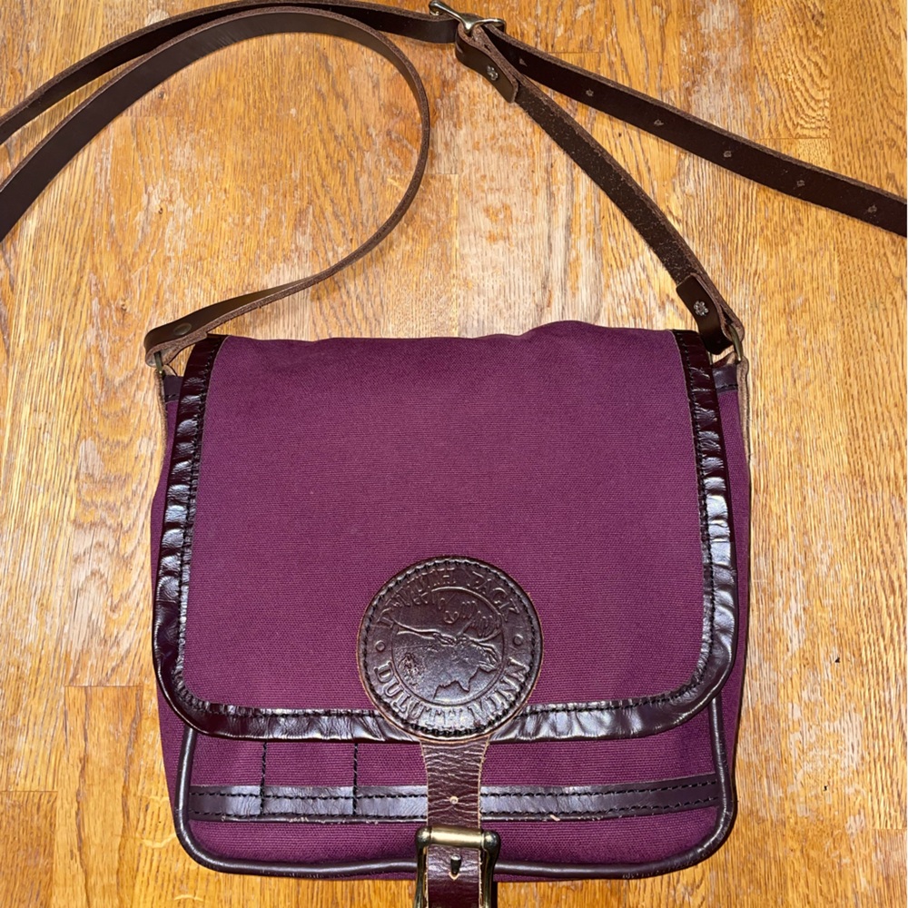 Like new Maroon Duluth Pack cross body purse